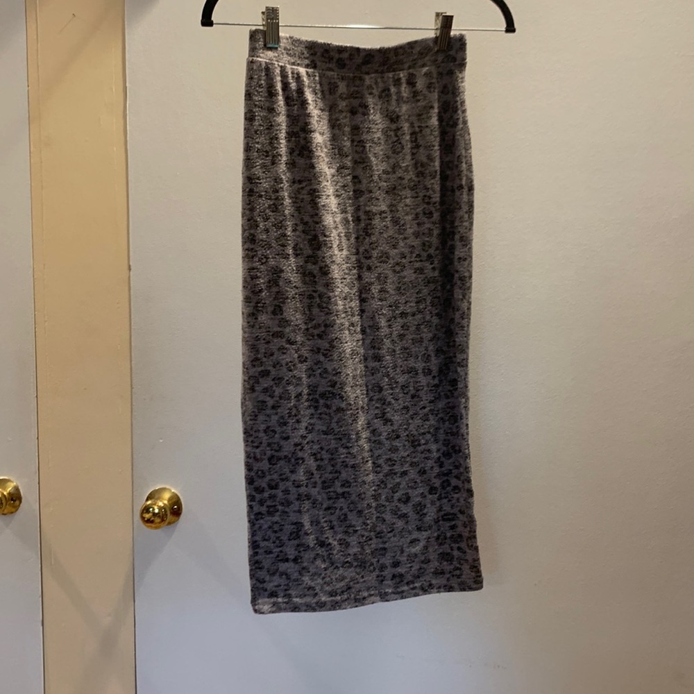 So, S, grey cheetah print pencil skirt